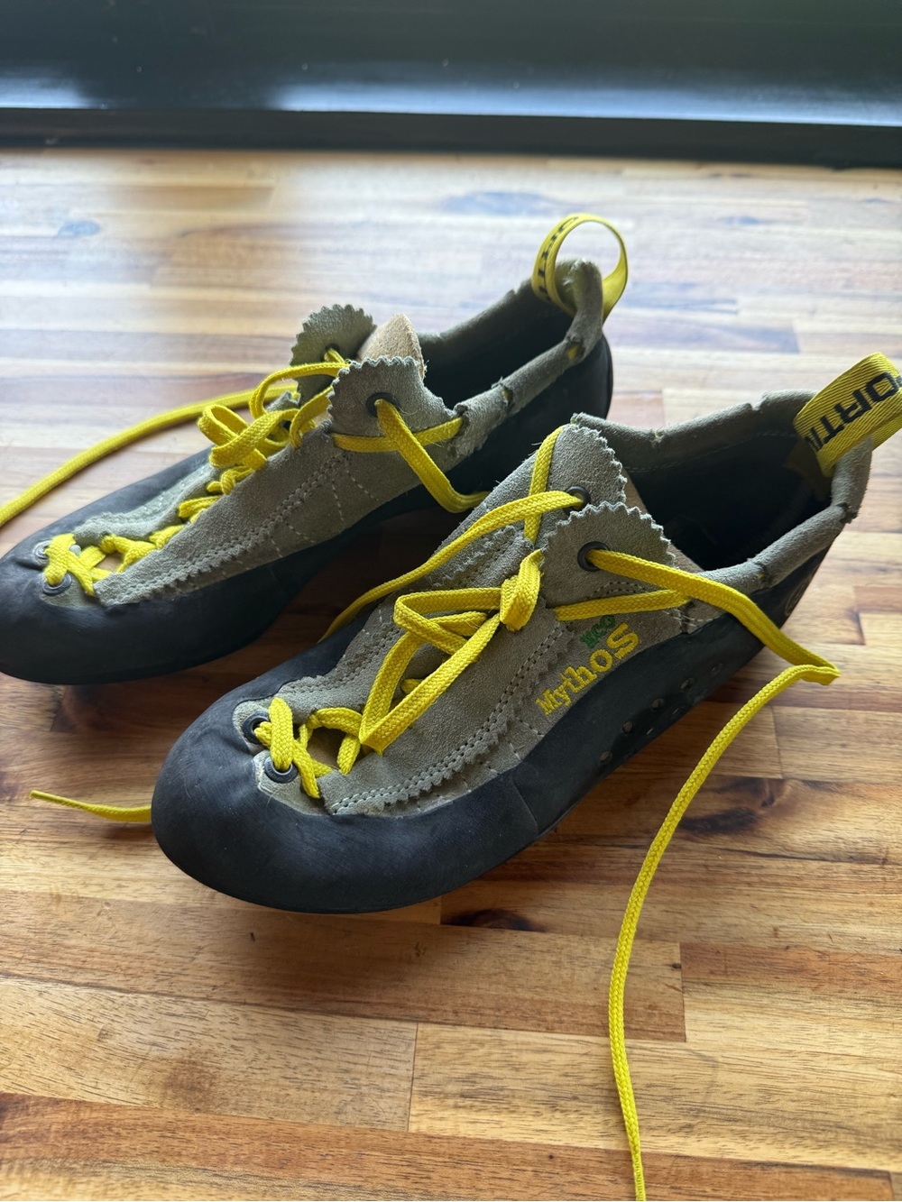 La Sportiva Mythos Climbing Shoe. - Picture 2 of 7